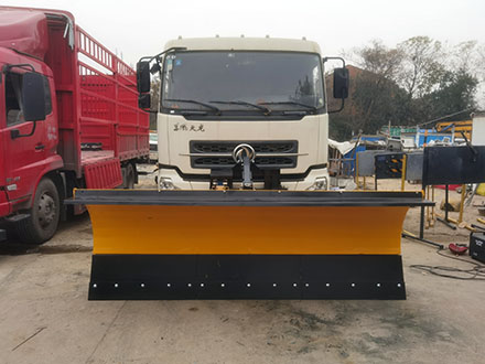 天锦洒水车适用的3米重型除雪铲