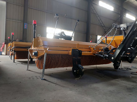 3.5米液压驱动扫雪滚刷