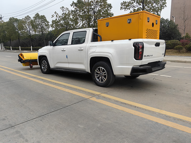 HLW5030TCXJX6型除雪车