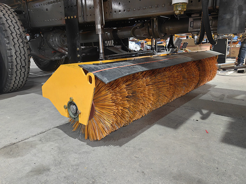 中置除雪滚刷
