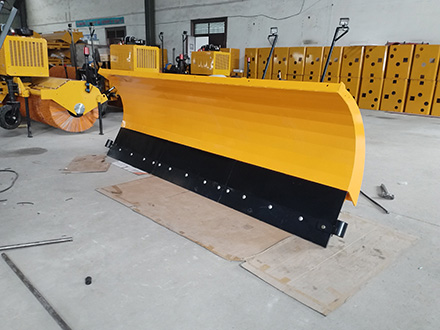 重型除雪铲不适合安装在轻卡上使用的原因