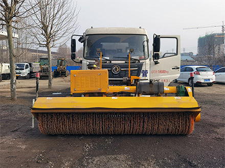 聚氯乙烯扫雪滚刷挡板的优点和缺点