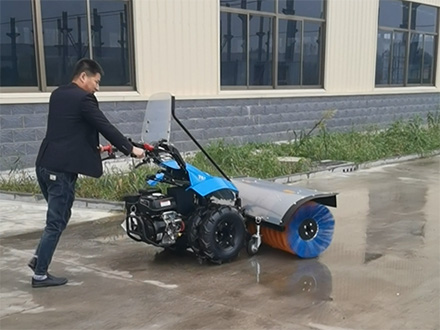 聚丙烯扫雪滚刷挡板的优点和缺点