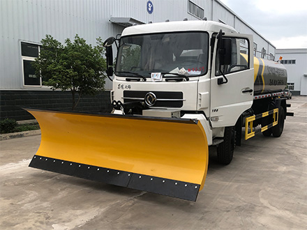 在轻卡上安装和使用过宽的除雪铲的危害